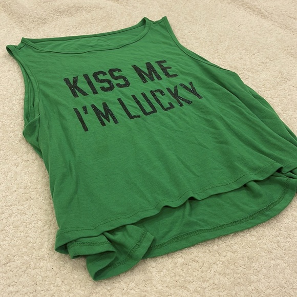 St. Patrick’s Day - “Kiss Me I’m Lucky” Tank Top - Green (Size Small) - Picture 3 of 6